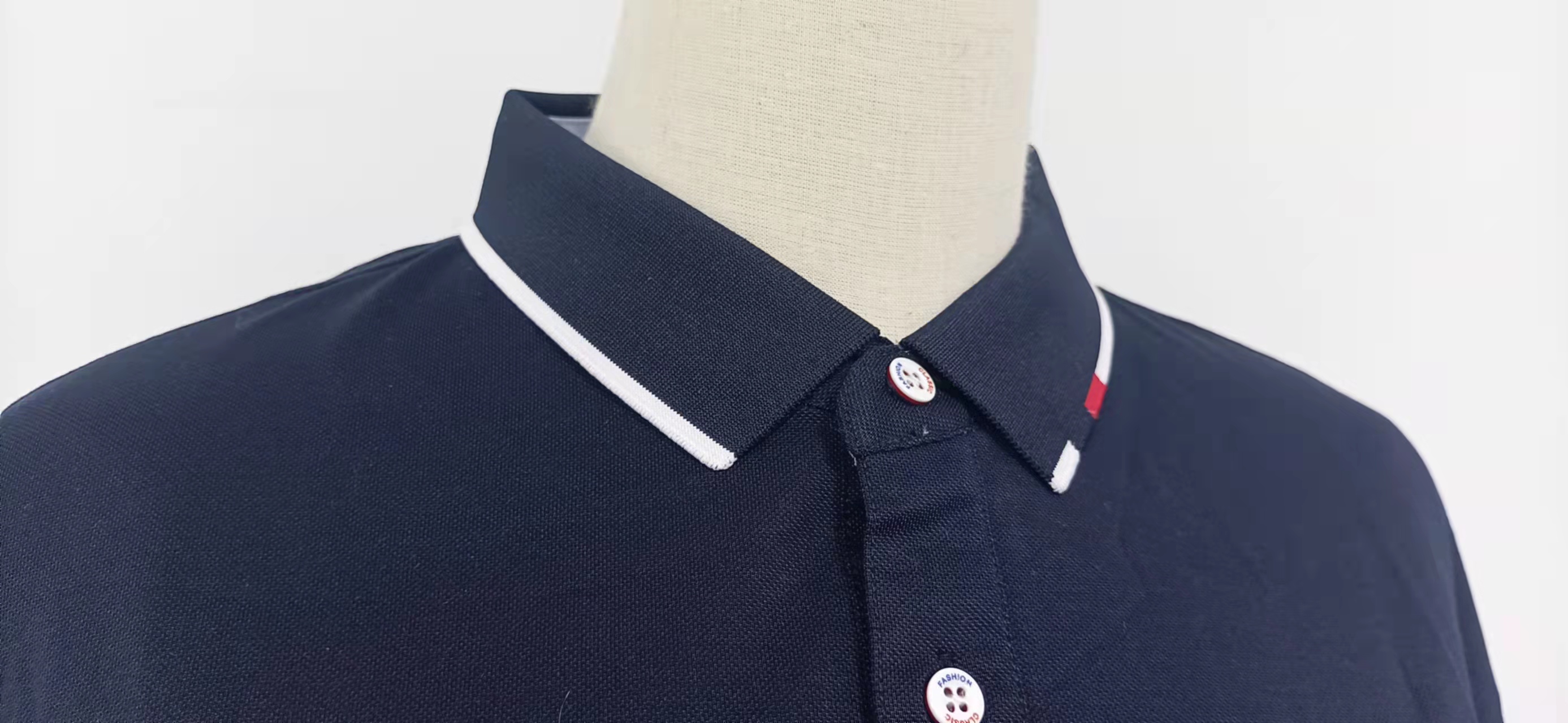 polo衫領口細節展示